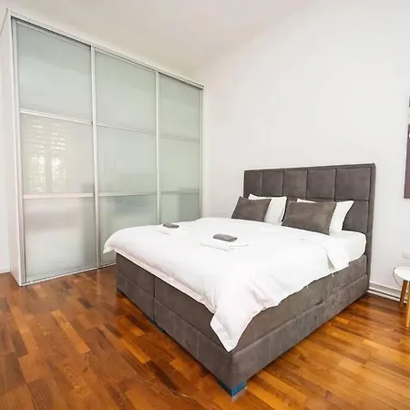 Luxury 2bdr In Lägenhet *