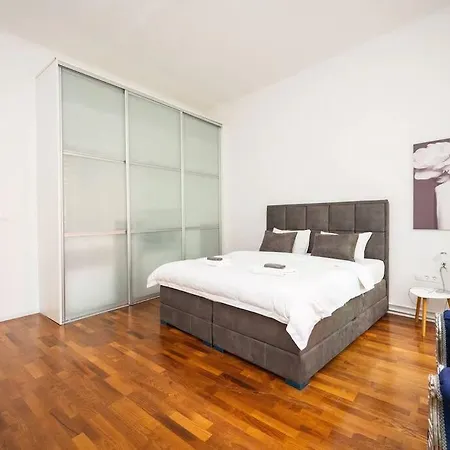 Luxury 2bdr In Lägenhet Budapest