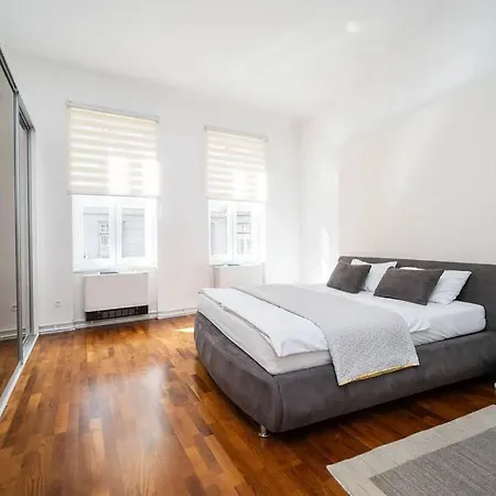Luxury 2bdr In Boedapest