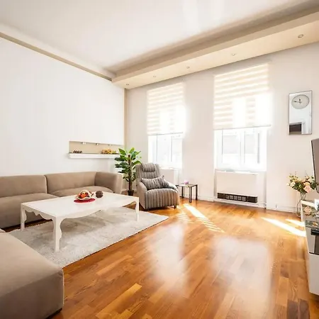 Luxury 2bdr In Lägenhet