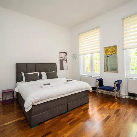 Luxury 2bdr In Lägenhet